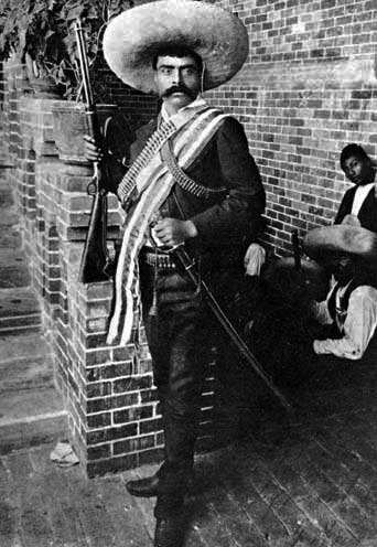 Portrait of revolutionary leader Emiliano Zapata, photographed by Hugo Brehme. Retrato de Emiliano Zapata, Fotografía de Hugo Brehme.